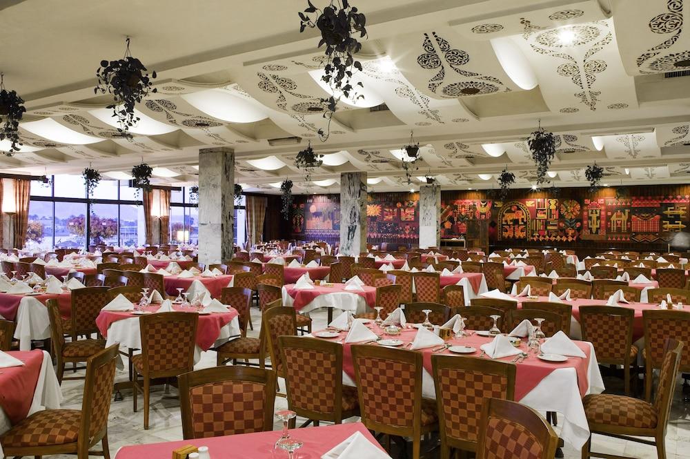restaurant cafeteria