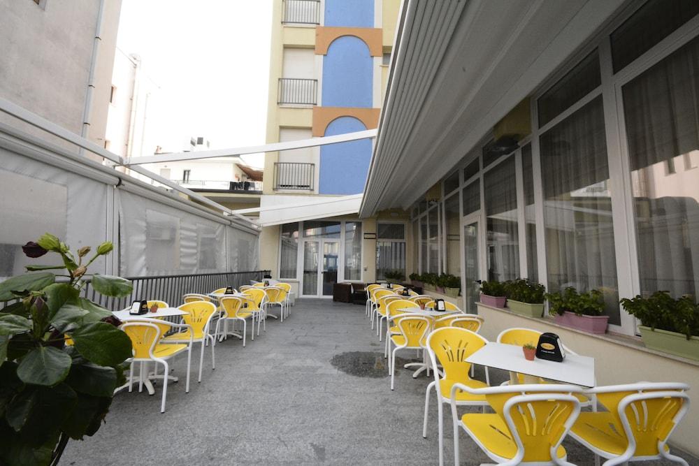 restaurant-cafeteria
