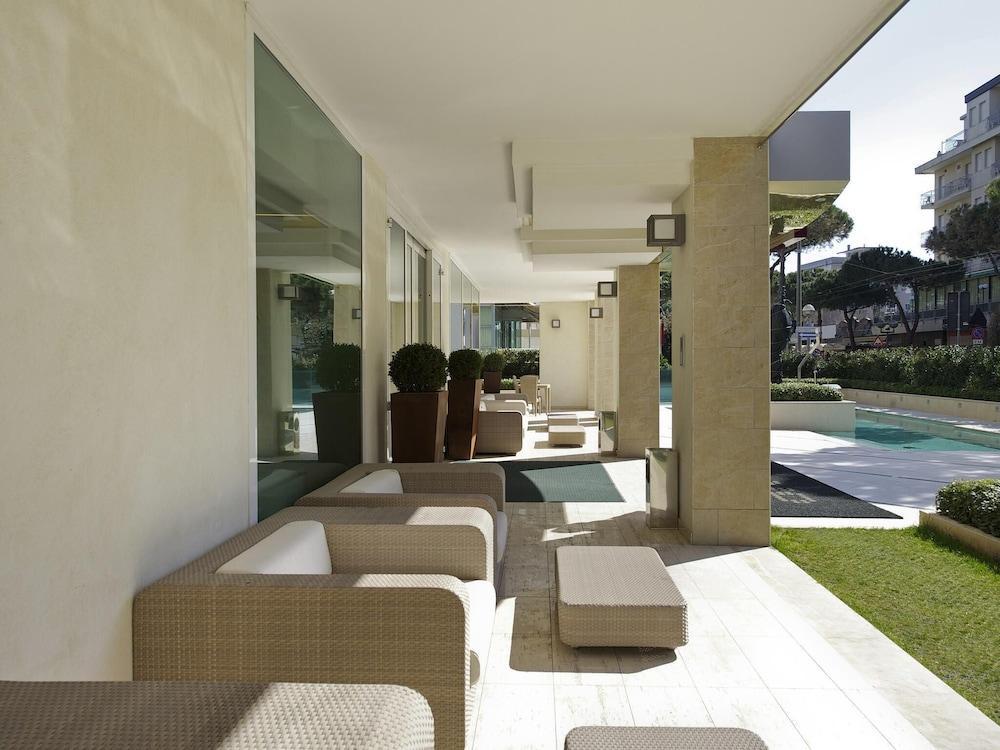 swimming pool spa