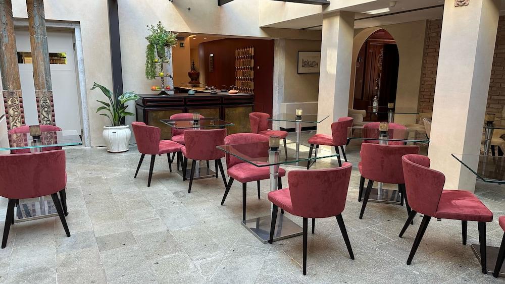 restaurant cafeteria