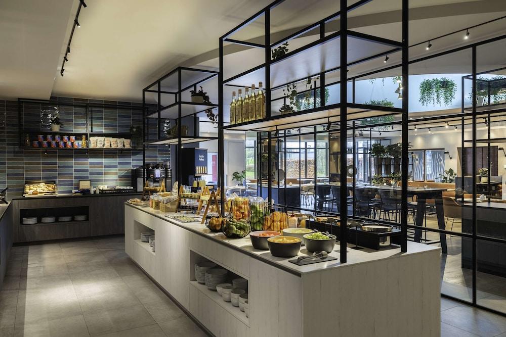 restaurant cafeteria