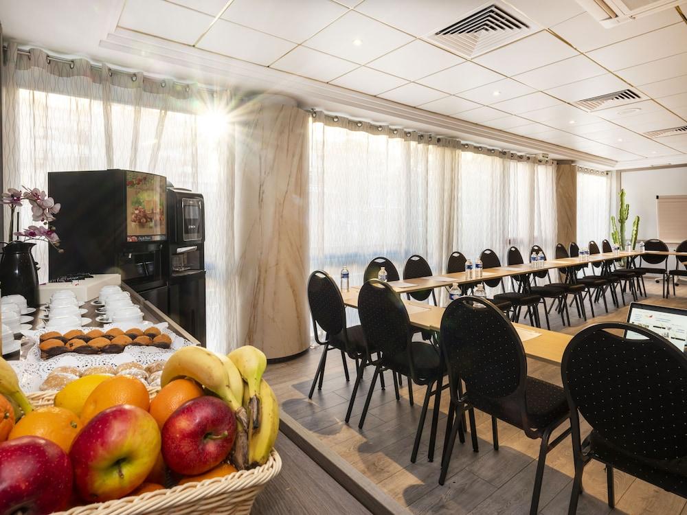 restaurant cafeteria