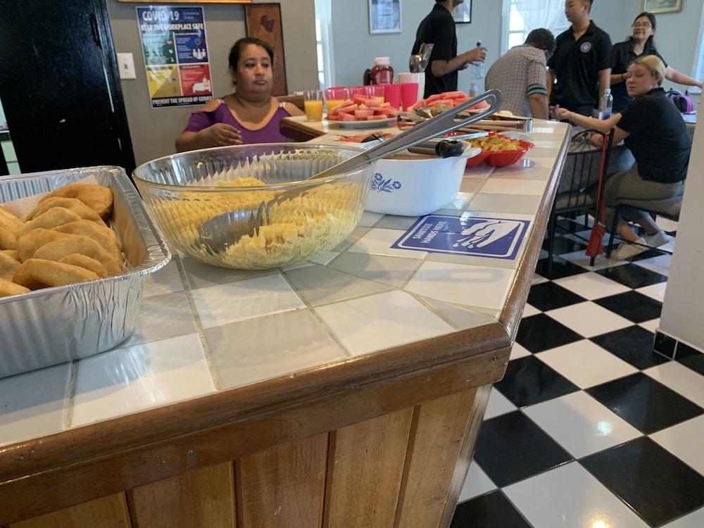 restaurant-cafeteria