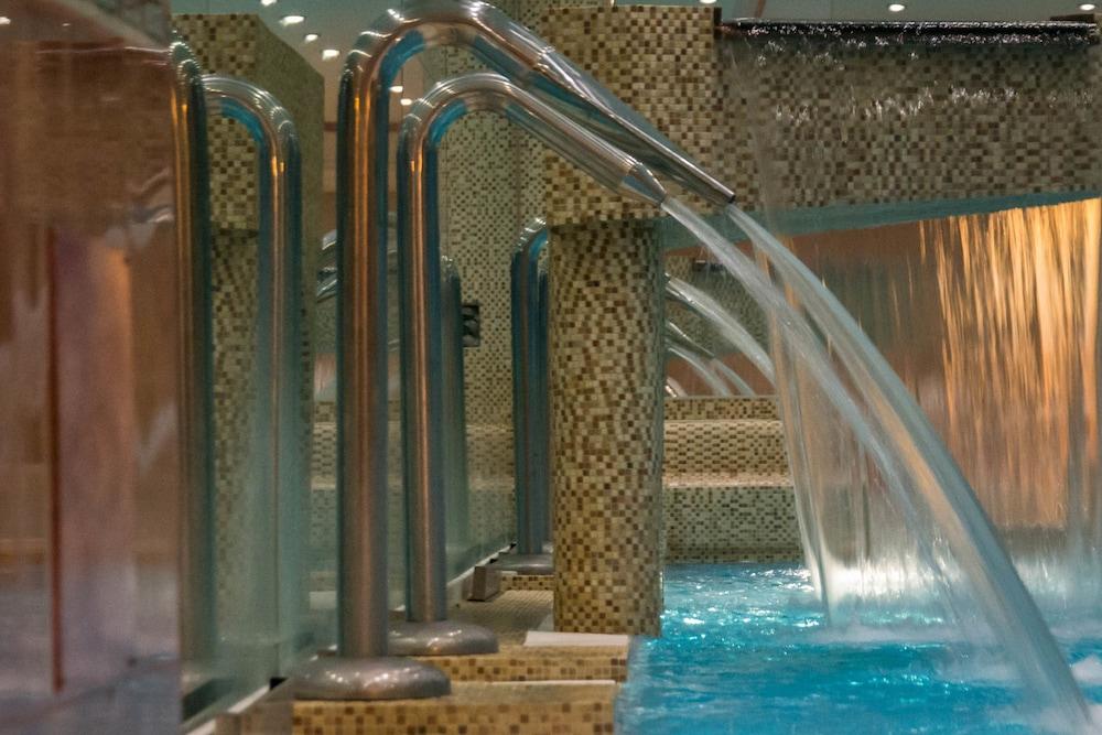 swimming pool spa