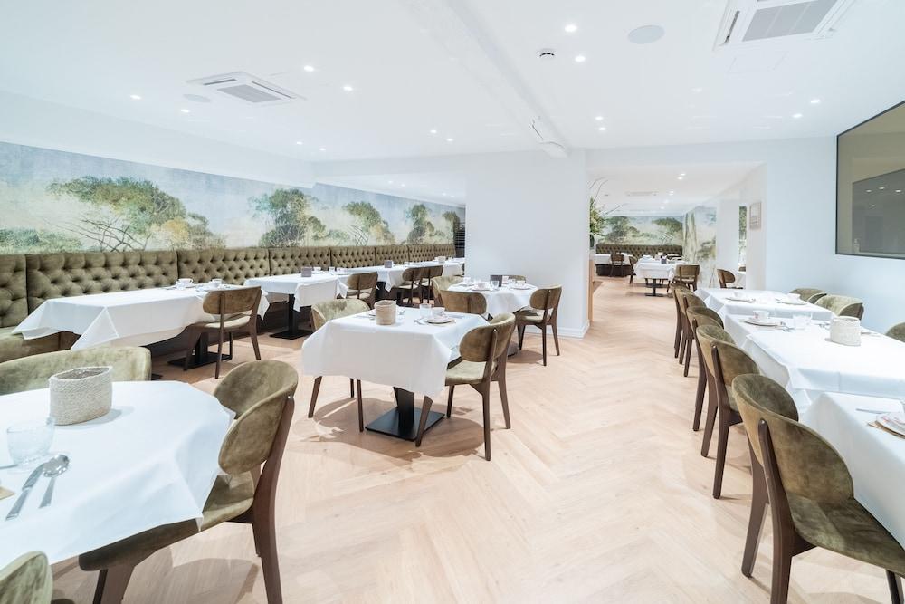 restaurant cafeteria