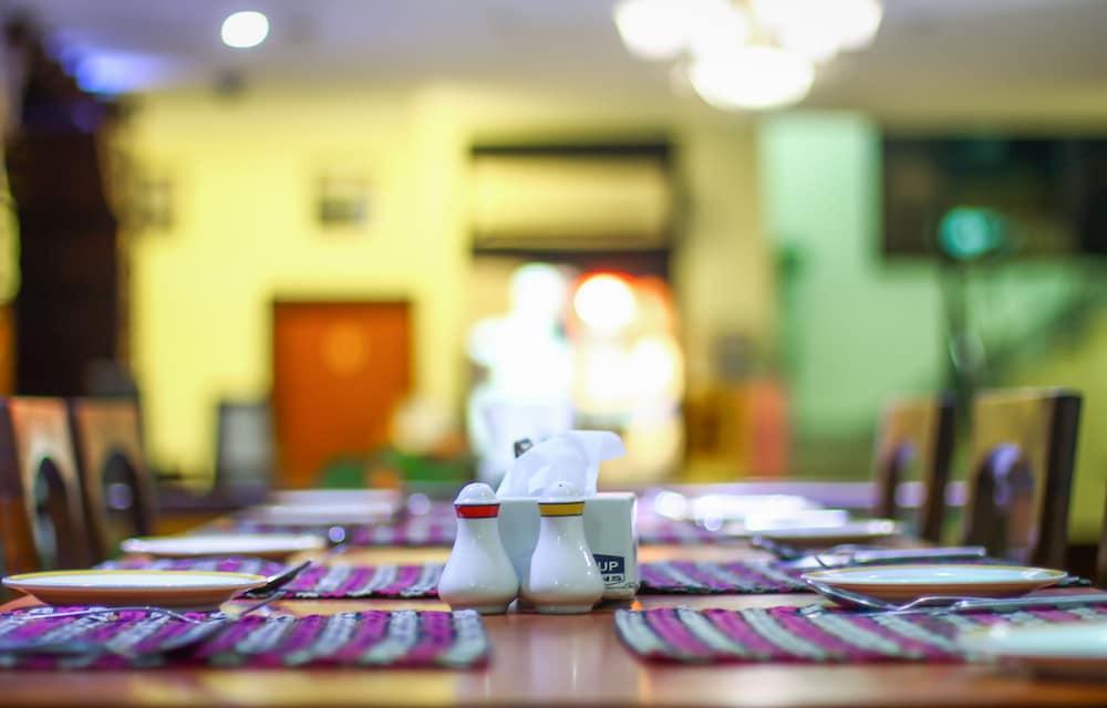 restaurant cafeteria