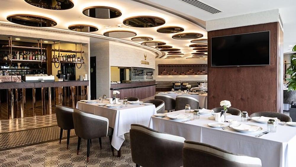 restaurant cafeteria