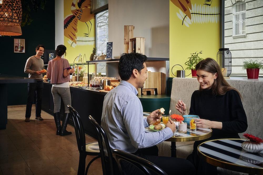restaurant-cafeteria