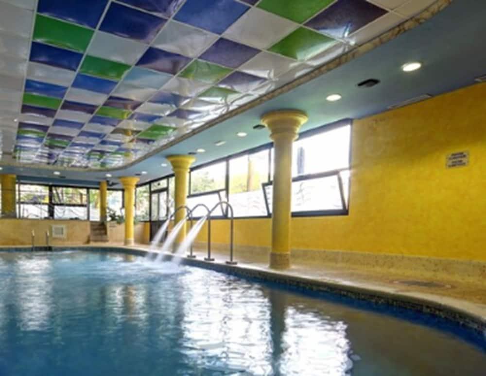 swimming pool spa