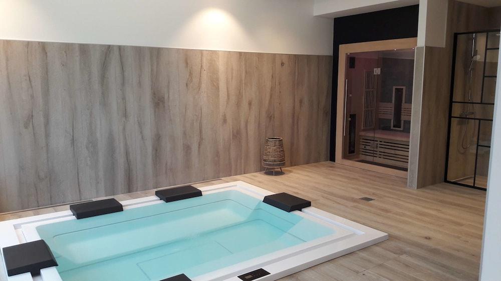 swimming pool spa