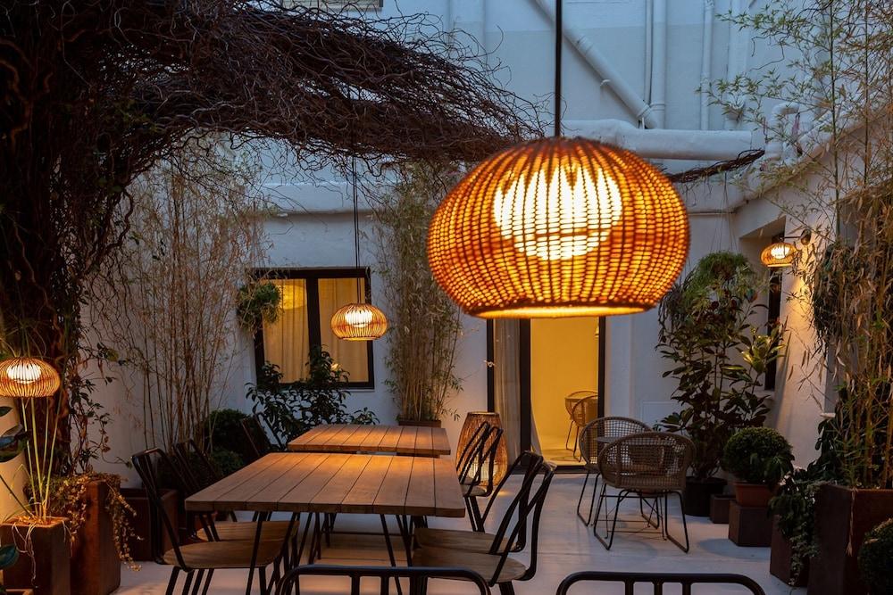 restaurant cafeteria