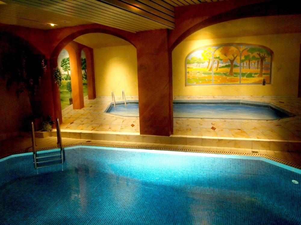 swimming pool spa