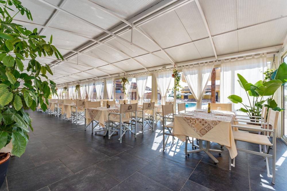 restaurant-cafeteria