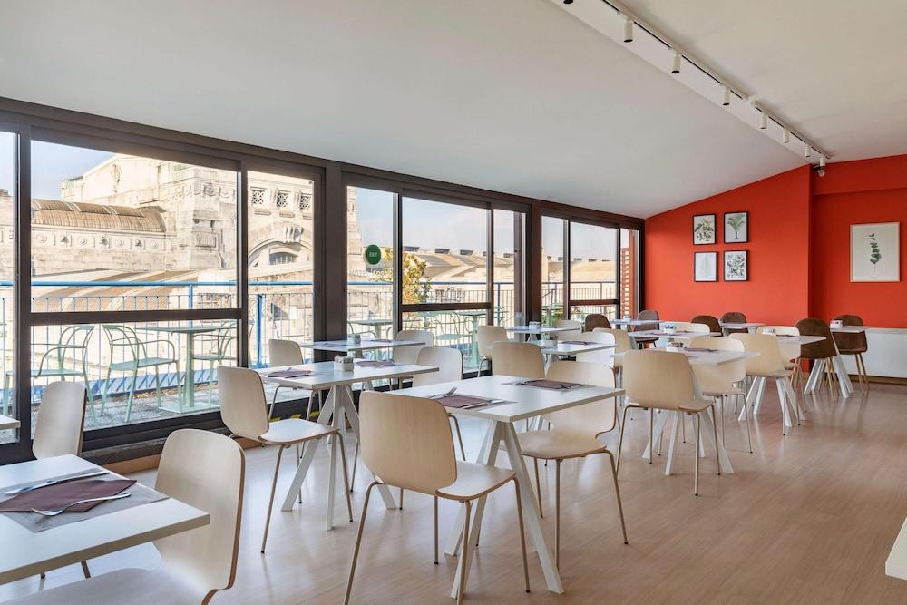 restaurant cafeteria