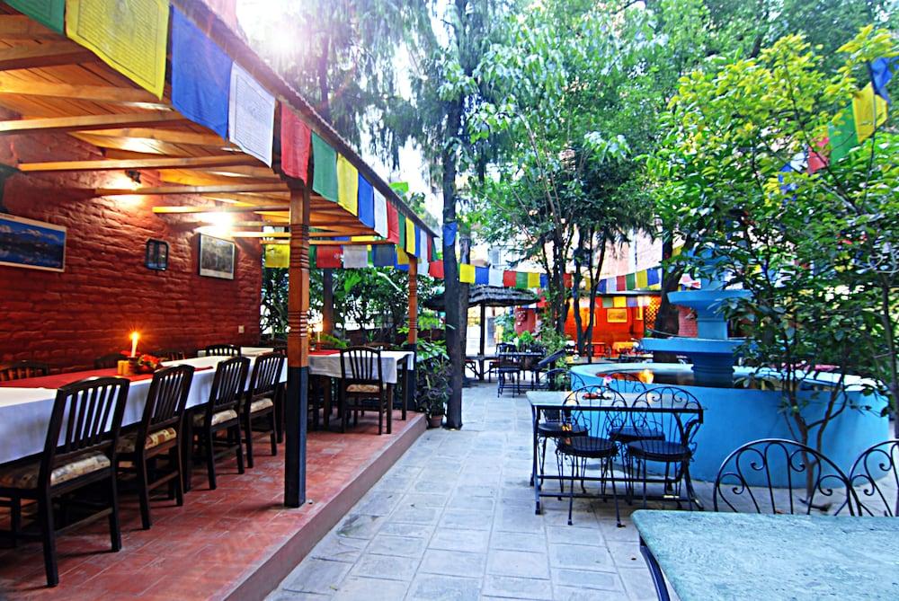 restaurant cafeteria