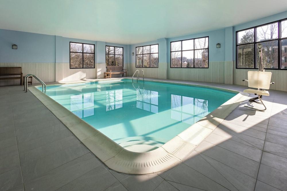 swimming pool spa