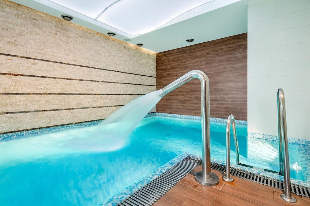 swimming pool spa