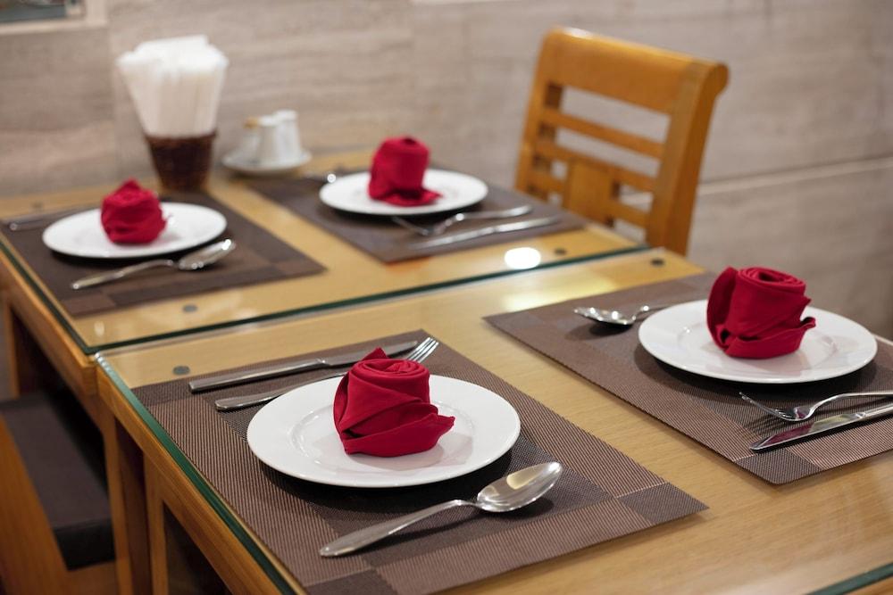 restaurant cafeteria