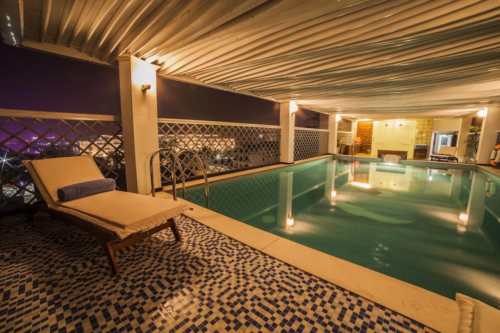 swimming pool spa