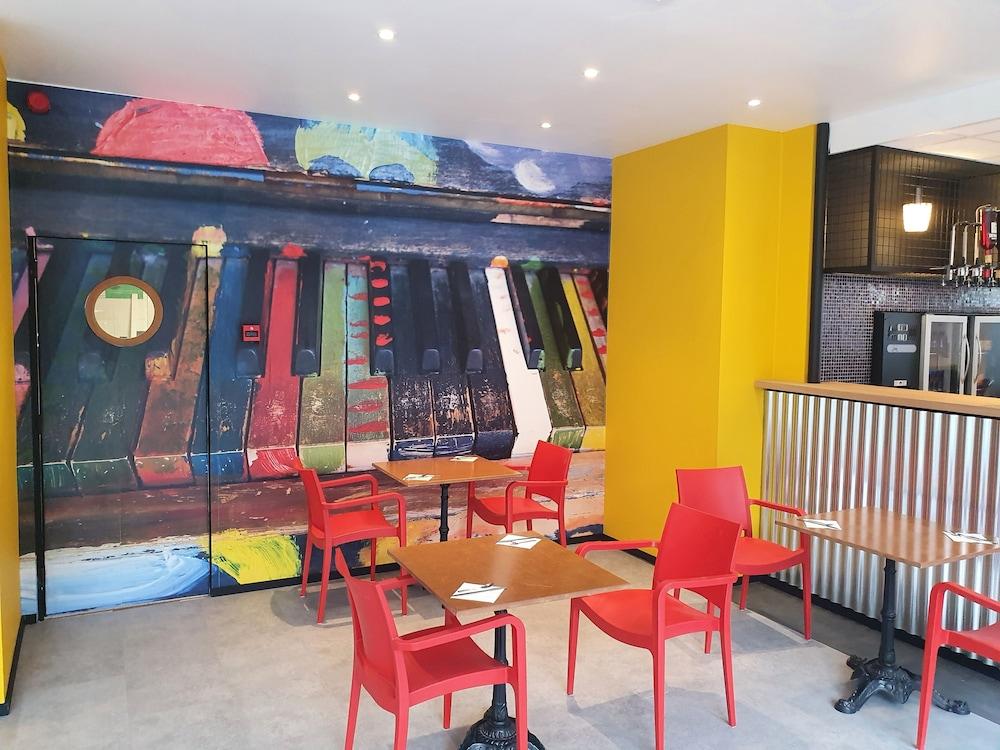 restaurant cafeteria