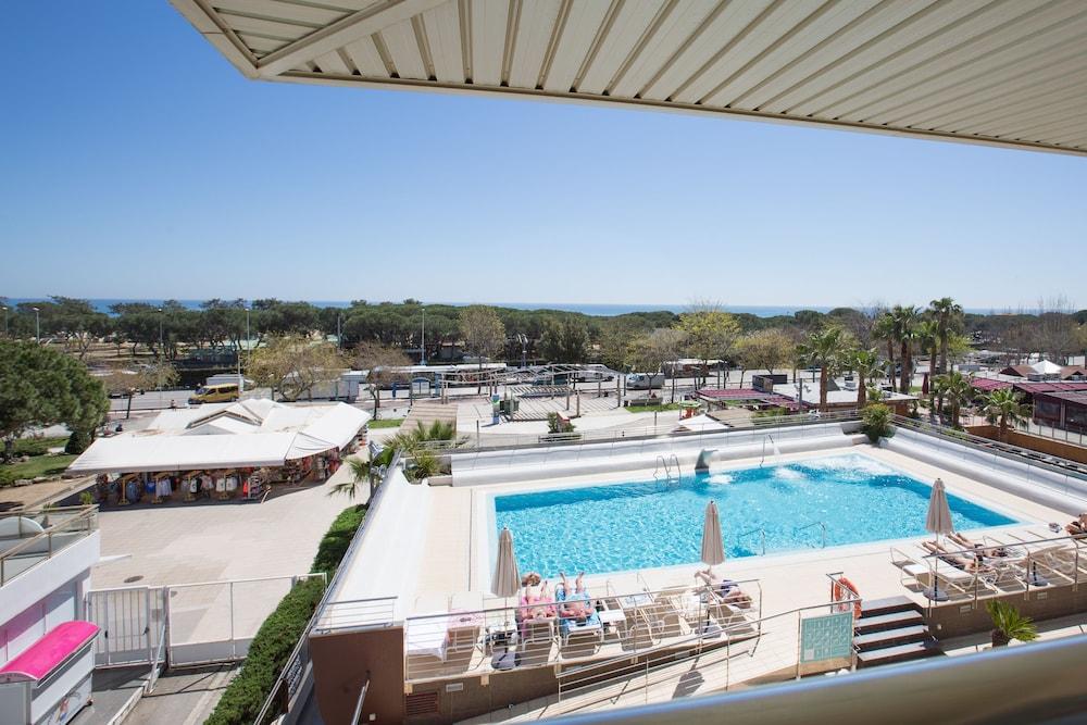 swimming pool spa
