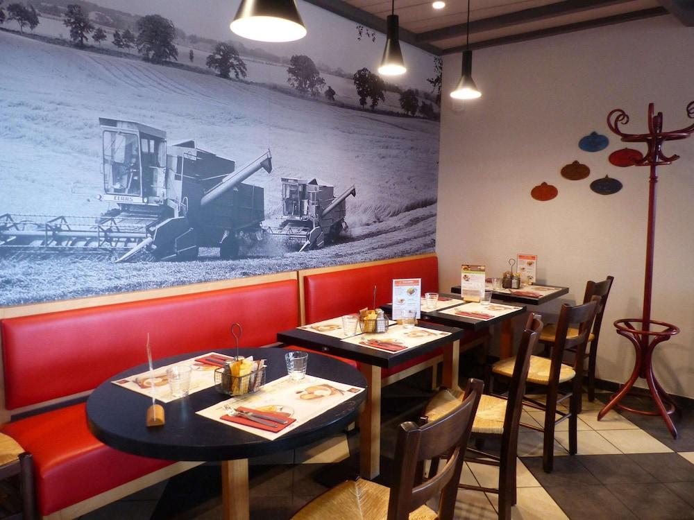 restaurant-cafeteria