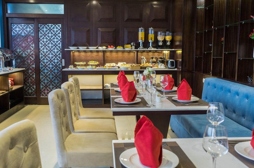 restaurant cafeteria