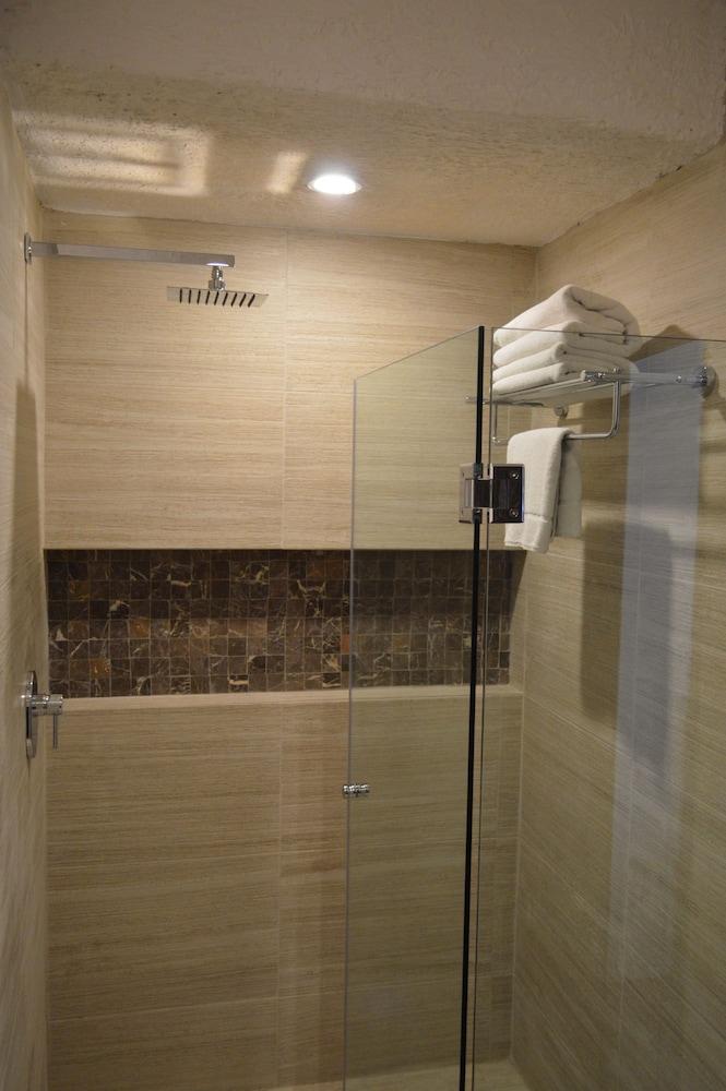 swimming pool spa