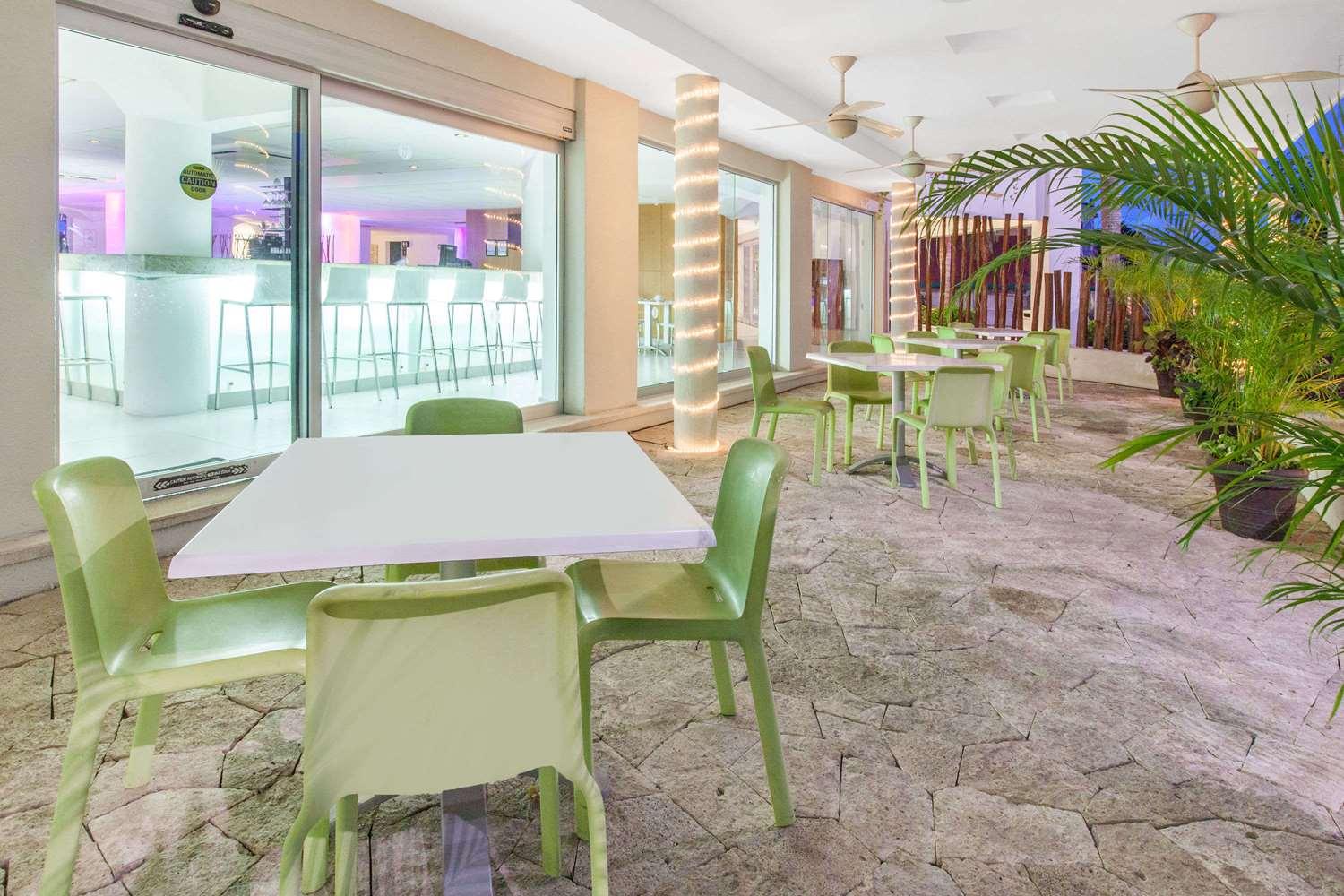 restaurant cafeteria