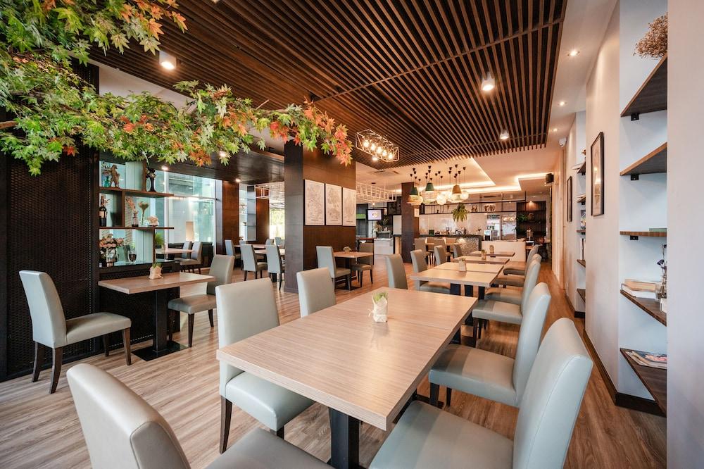 restaurant cafeteria