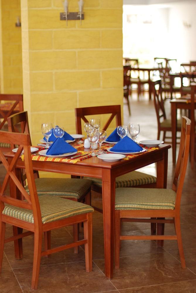 restaurant-cafeteria
