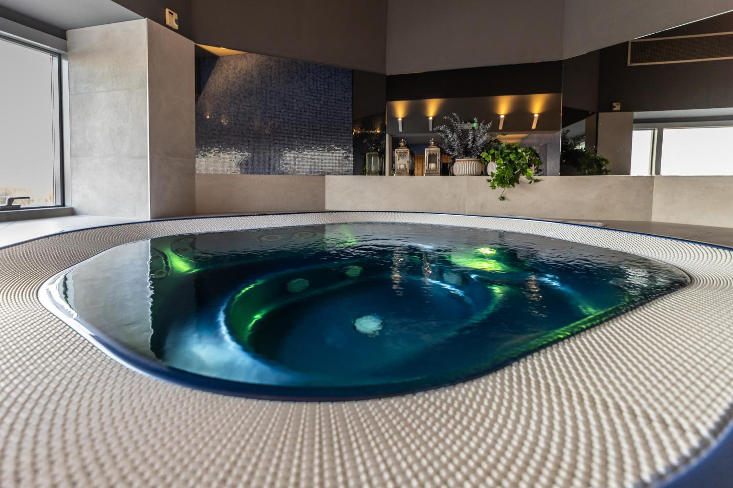 swimming pool spa