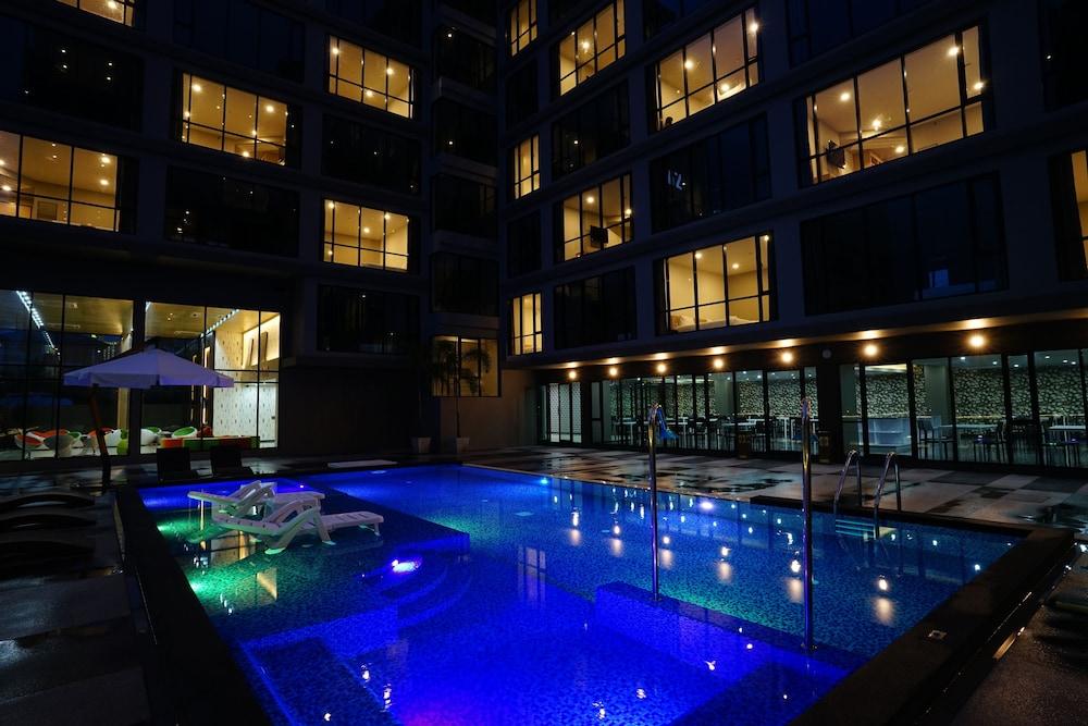 swimming pool spa