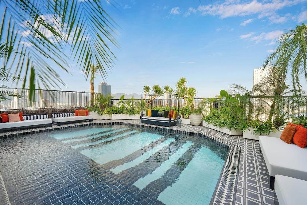 swimming pool spa