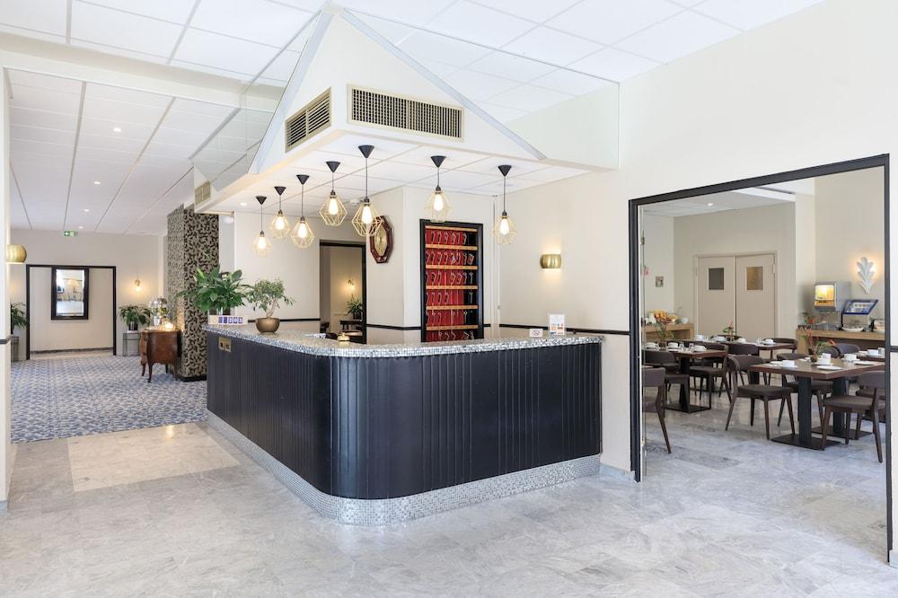 lobby