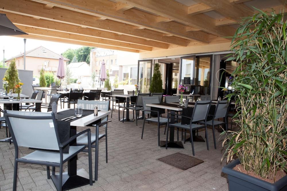 restaurant cafeteria