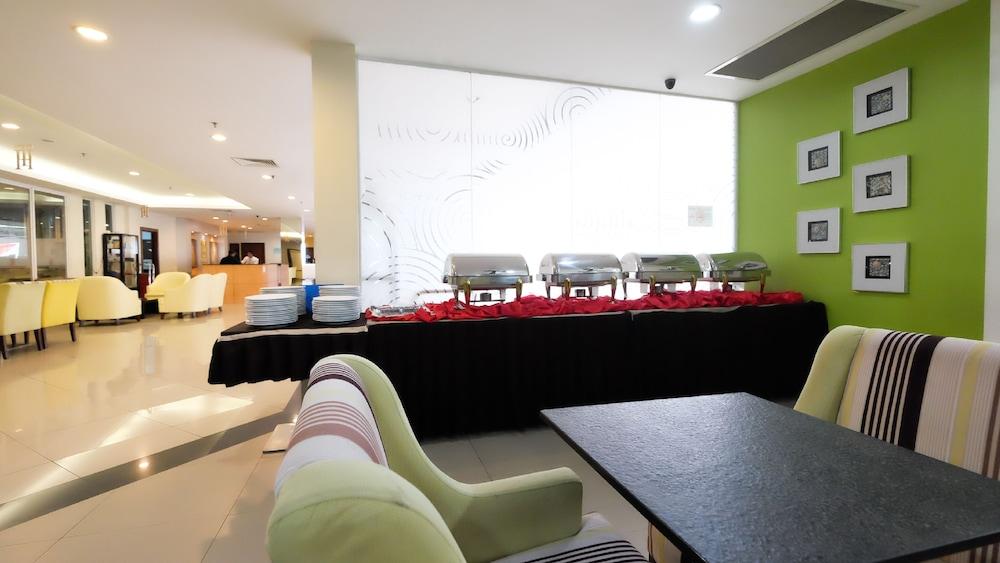 restaurant cafeteria