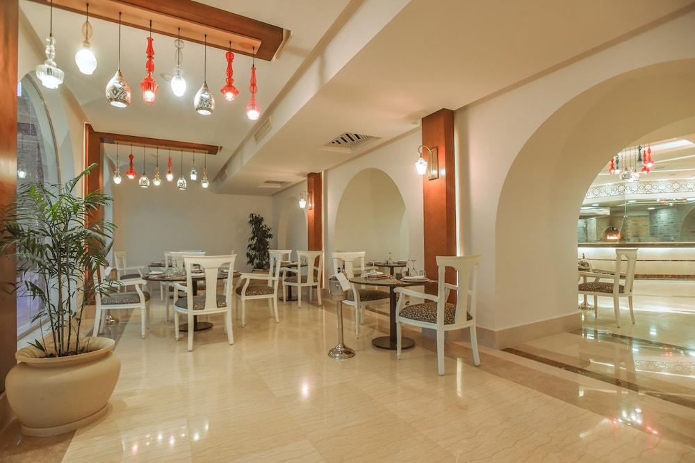 restaurant-cafeteria