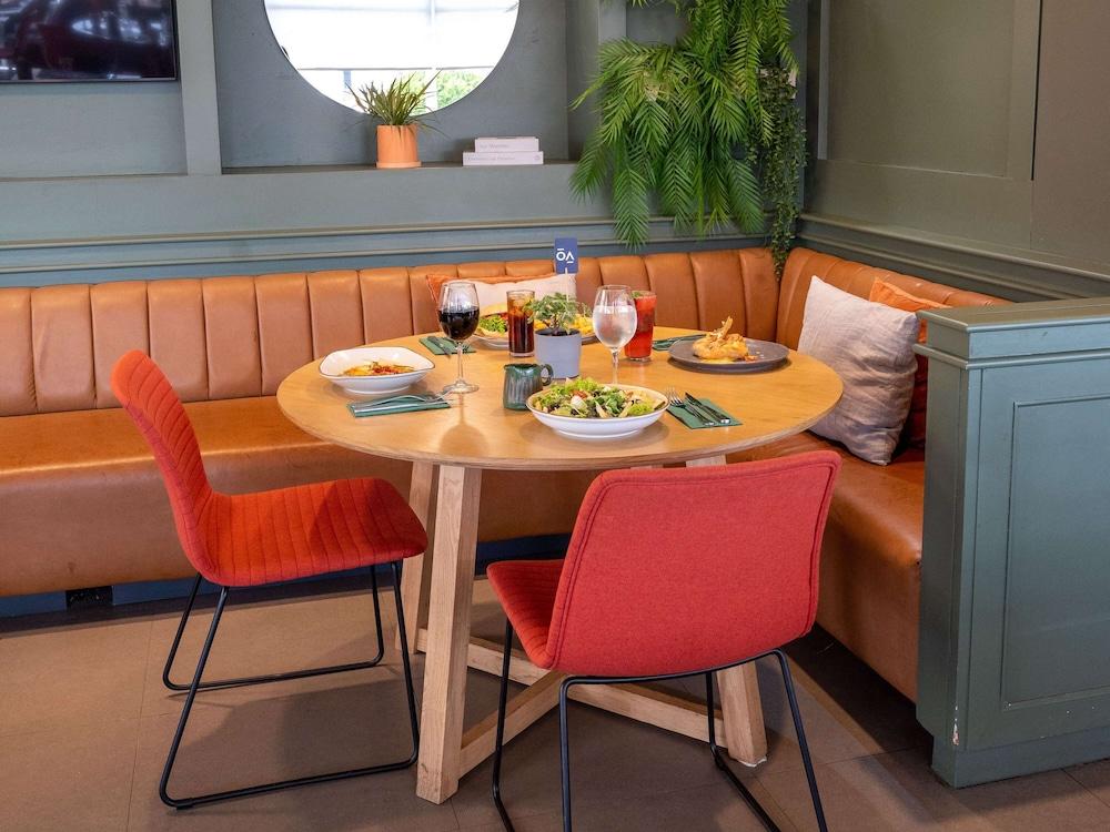 restaurant cafeteria