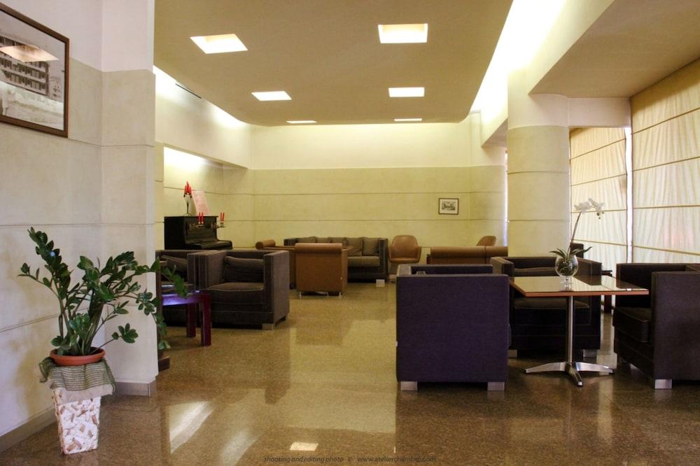 lobby