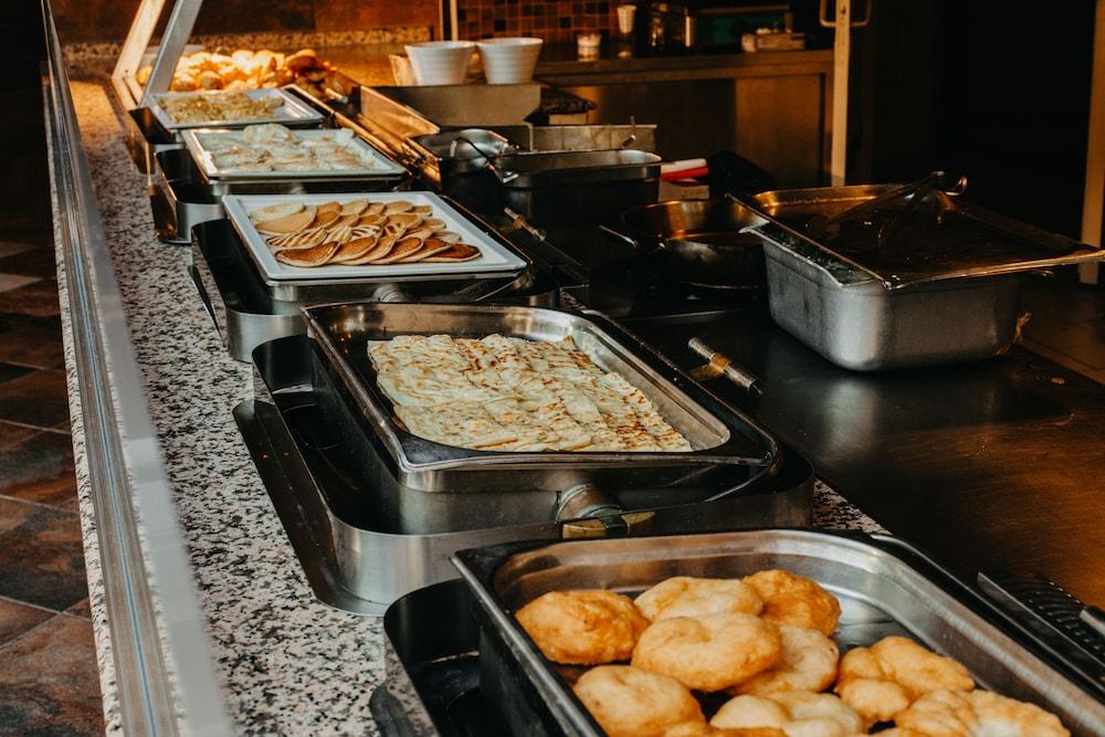 restaurant cafeteria