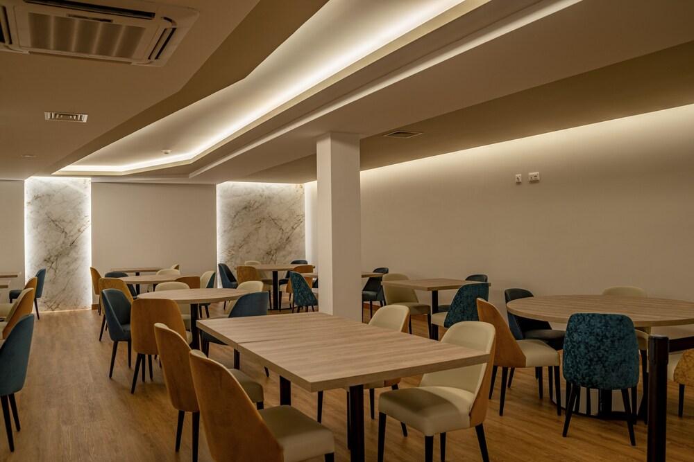 restaurant cafeteria