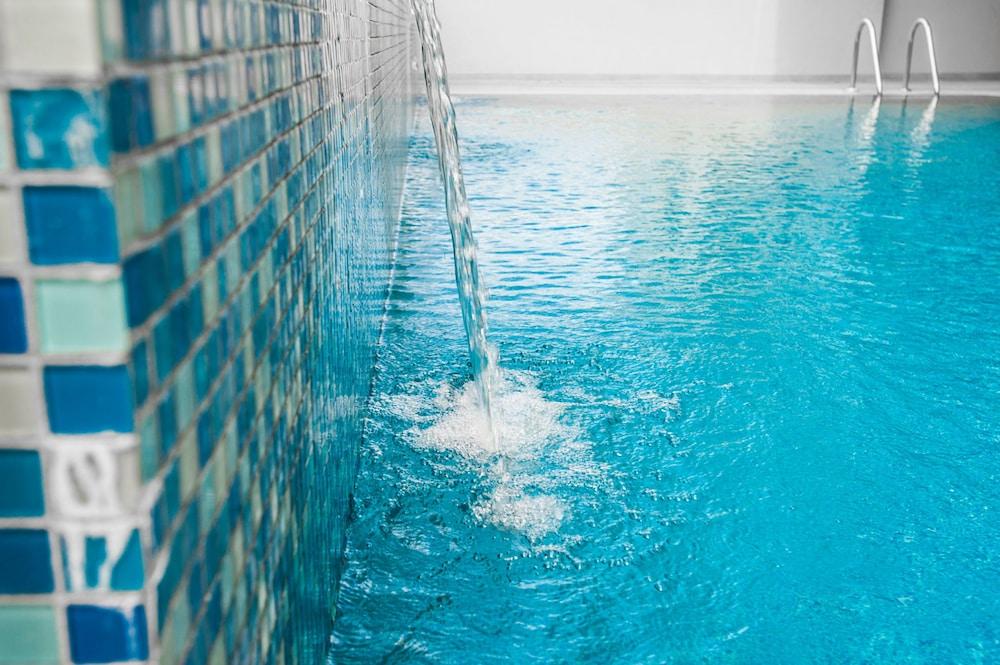 swimming pool spa