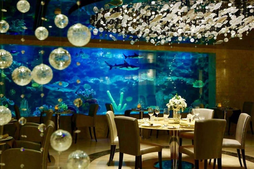 restaurant cafeteria