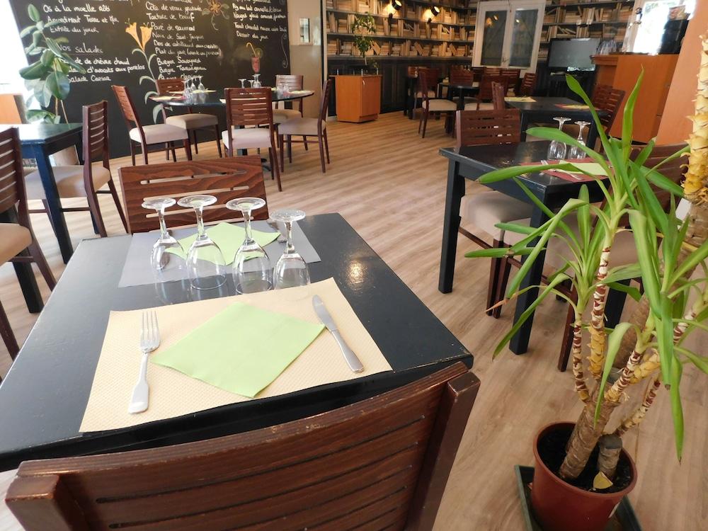 restaurant cafeteria