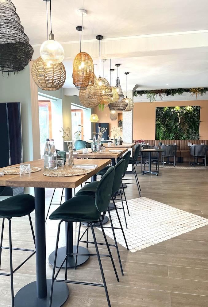 restaurant-cafeteria