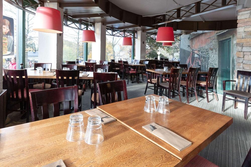 restaurant cafeteria
