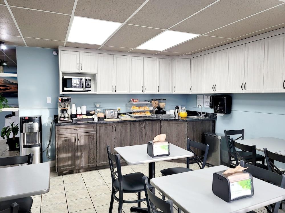 restaurant cafeteria
