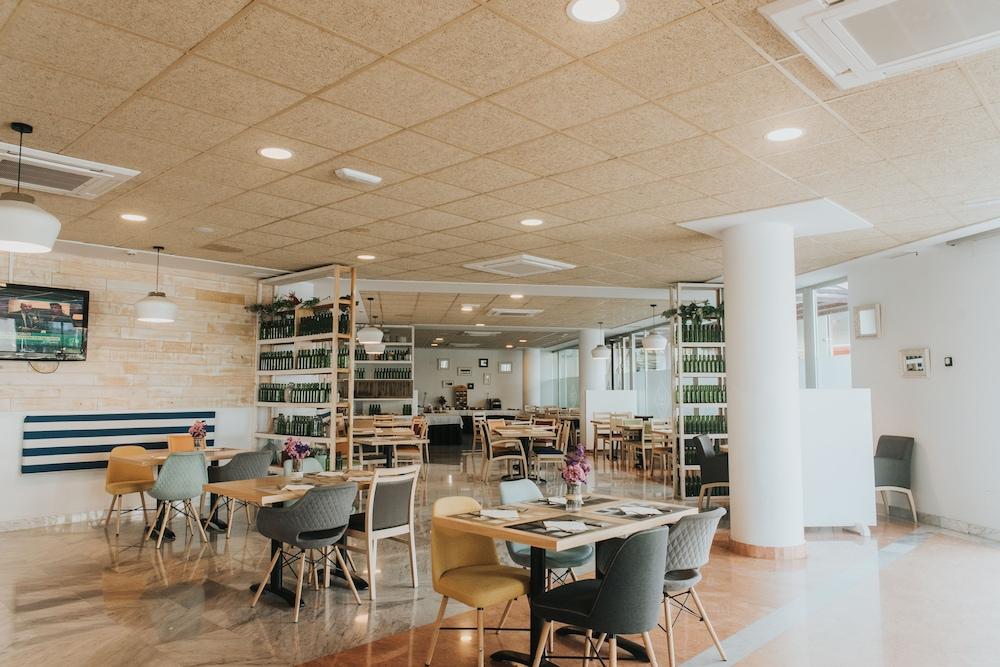 restaurant cafeteria