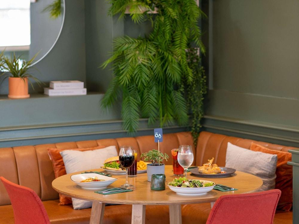 restaurant cafeteria